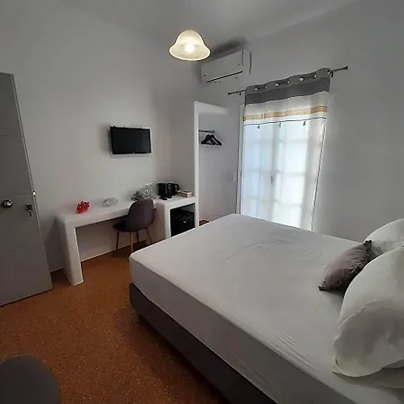 Flora & Hotel Náoussa